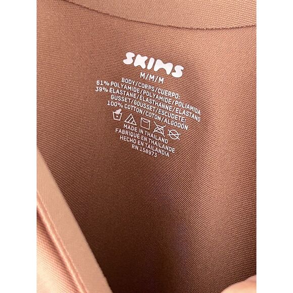 Skims Body Unlined Plunge Thong Bodysuit Sienna Medium  NWT - Picture 6 of 7